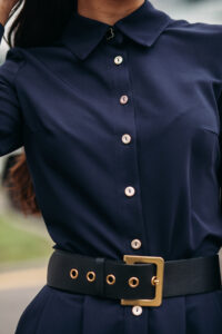 cuello de vestido con aplique de zamak